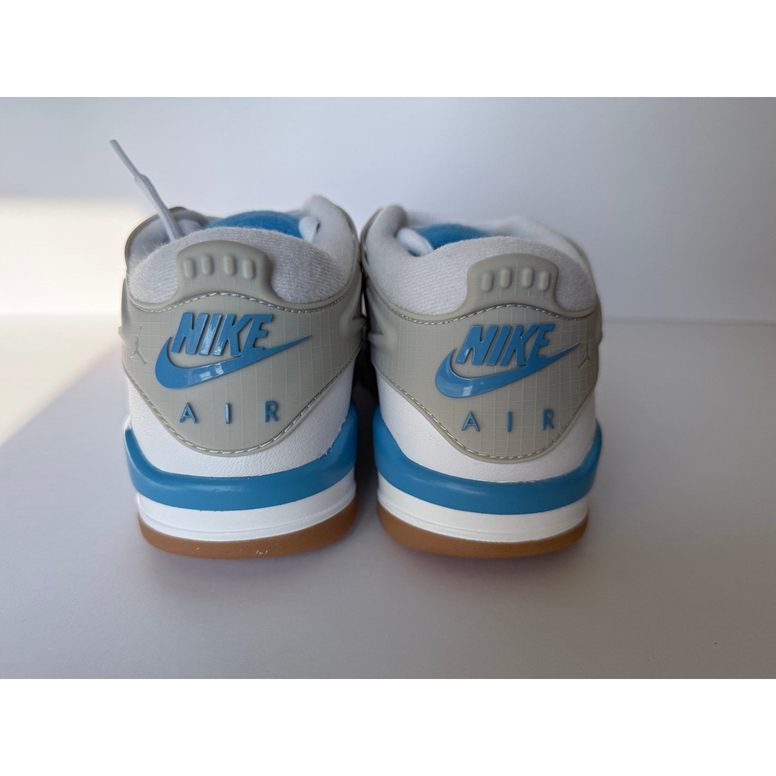 Nike Jordan Max Aura 5 GS FQ7938-104 White Blue Gum Kids 7Y / UK 6 /  BN no box