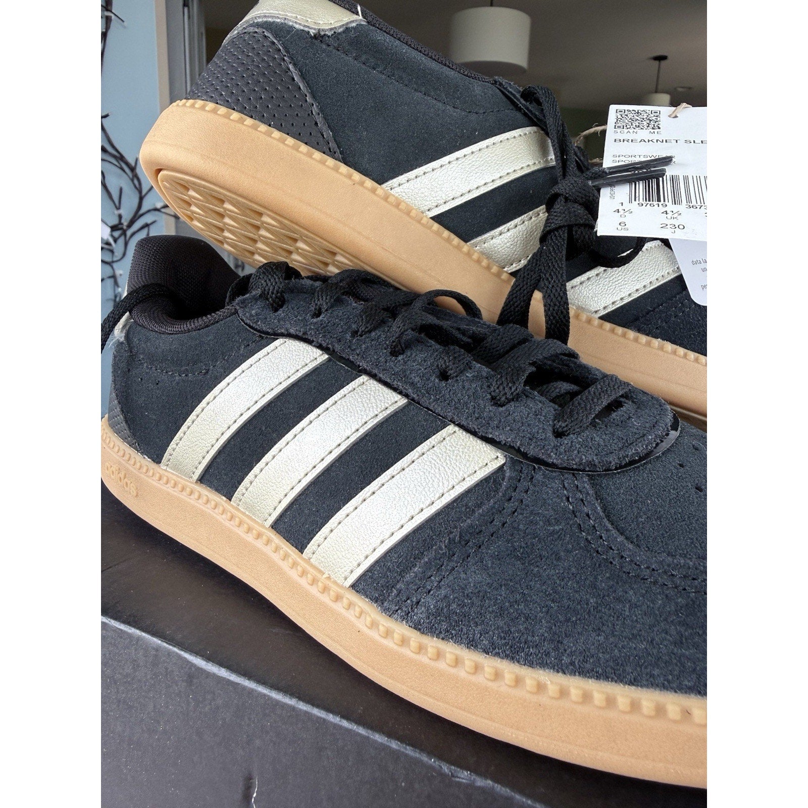 Adidas Breaknet Sleek JR0685 Black Gold Gum Sole Womens 6.5 / UK 5 / EUR 38 NIB