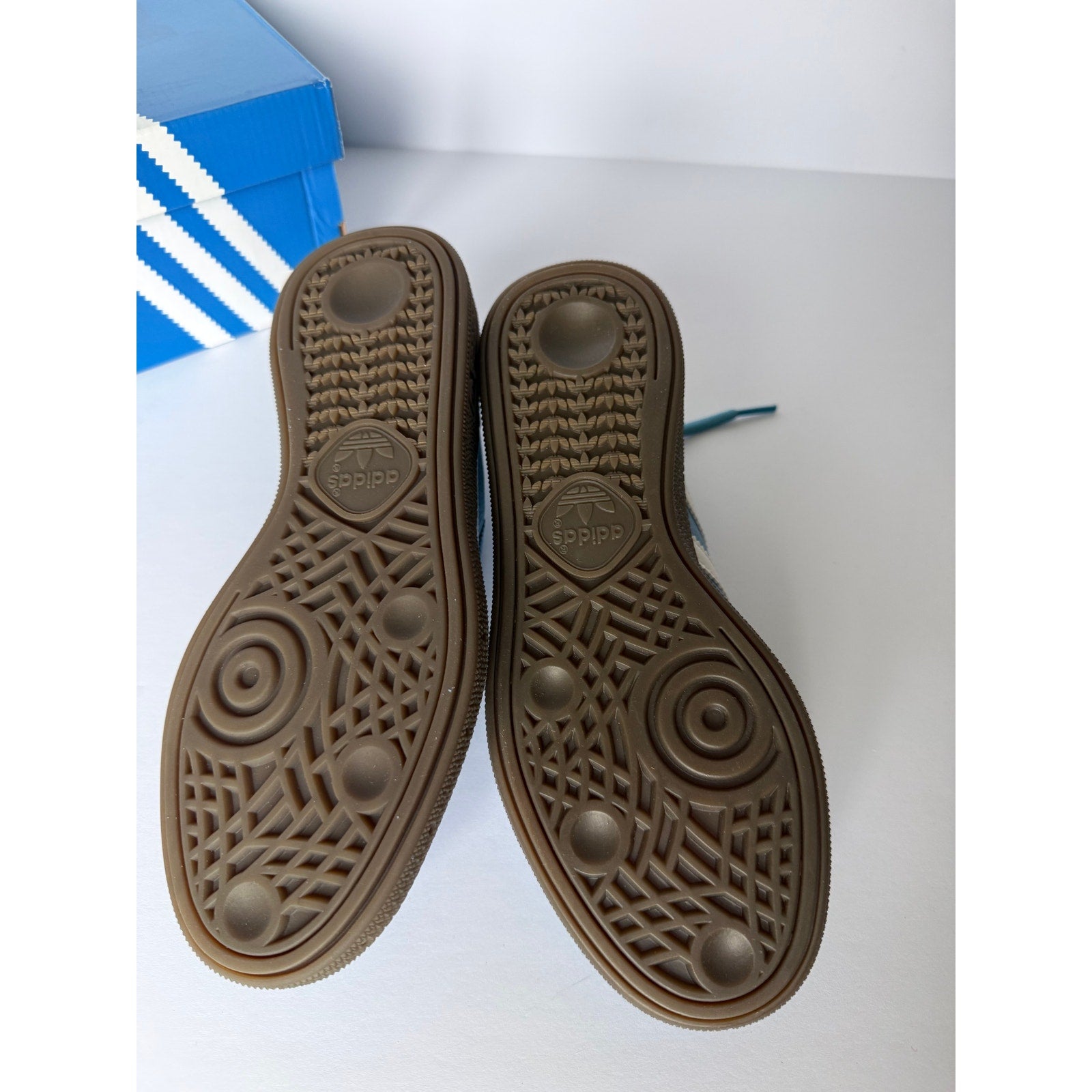 Adidas Handball Spezial J Light Blue Cloud White JI2902 Sz 3.5Y