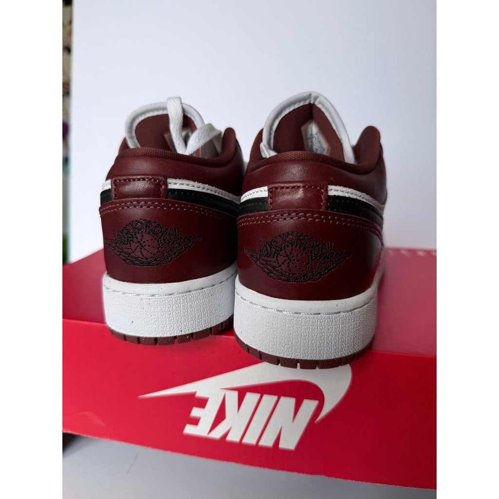 ir Jordan 1 Low SE GS HF3188-102 Dark Pony White Black Boys 5Y Women's 6.5